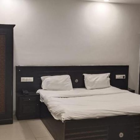 Surya Continental Hotel Lucknow Exterior photo